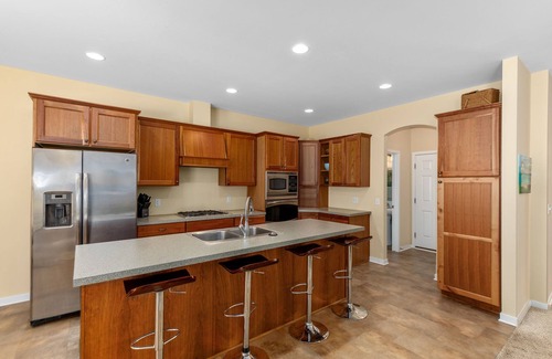 Holland Casa | Walk to Lake Michigan. Spacious 5-bedroom house near Tunnel Park and bike trails