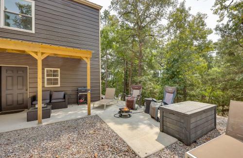 Jessieville Casa | Walk to Lake Ouachita Peaceful Duplex with Patio!