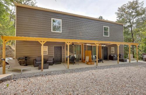 Jessieville Casa | Walk to Lake Ouachita Peaceful Duplex with Patio!