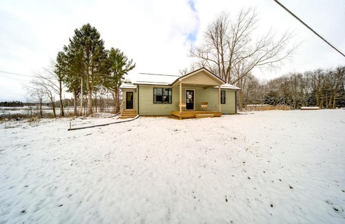 Pymatuning South Casa | Walk to Lake Pet-Friendly Cottage in Jamestown!
