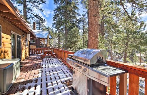 Fawnskin Casa | Walk to Lake Rustic Home with Deck in Fawnskin