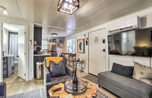 Lincoln Park Cabina | Walk to Lake Tahoe: Cozy Zephyr Cove Cabin!