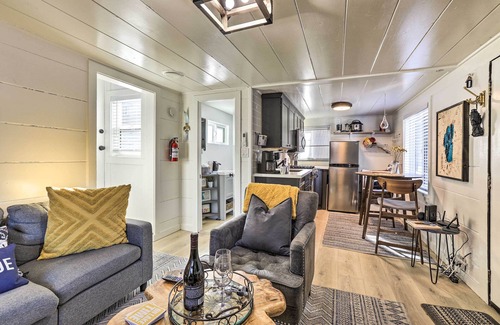 Lincoln Park Cabina | Walk to Lake Tahoe: Cozy Zephyr Cove Cabin!