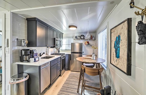 Lincoln Park Cabina | Walk to Lake Tahoe: Cozy Zephyr Cove Cabin!