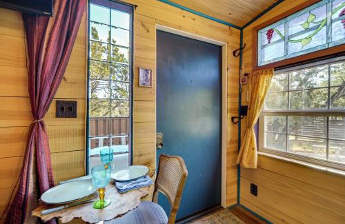 Lakeway Apartamento | Walk to Lake Travis Austin Tiny Home with Hot Tub!