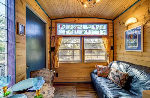 Lakeway Apartamento | Walk to Lake Travis Austin Tiny Home with Hot Tub!