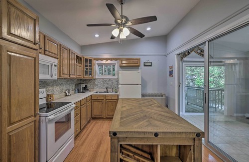 Greentown Cabina | Walk to Lake Wallenpaupack: Greentown Getaway