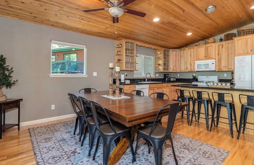 Glencoe Cabina | WALK TO LAKEMONT PINES LAKE AND ARNOLD RIM TRAIL W/AIR CONDITIONING
