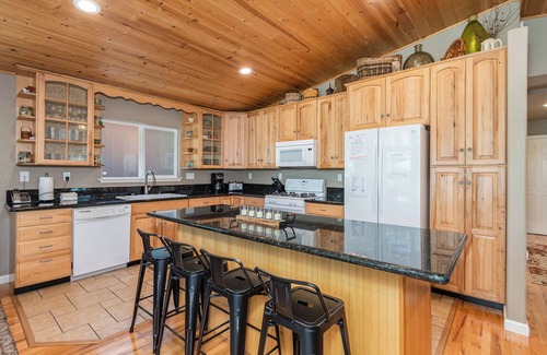 Glencoe Cabina | WALK TO LAKEMONT PINES LAKE AND ARNOLD RIM TRAIL W/AIR CONDITIONING