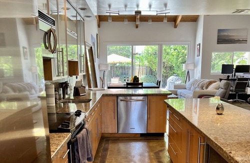Colee Hammock Casa | Walk to Las Olas! Great home with huge backyard