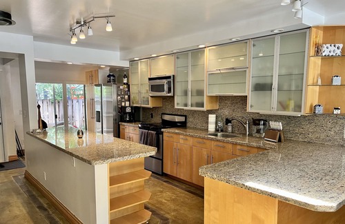 Colee Hammock Casa | Walk to Las Olas! Great home with huge backyard