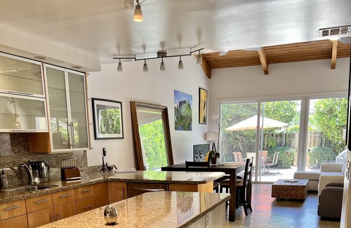 Colee Hammock Casa | Walk to Las Olas! Great home with huge backyard