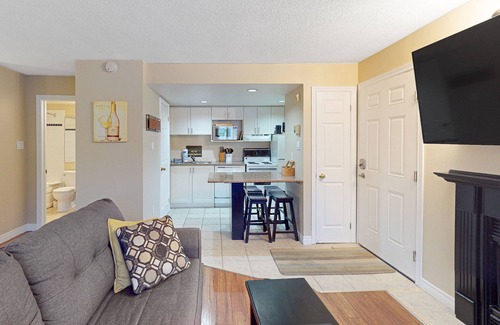 Craigleith Apartamento | A pie de ascensores! Estudio actualizado con chimenea y piscina compartida, jacuzzi y tenis.