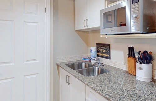 Craigleith Apartamento | A pie de ascensores! Estudio actualizado con chimenea y piscina compartida, jacuzzi y tenis.