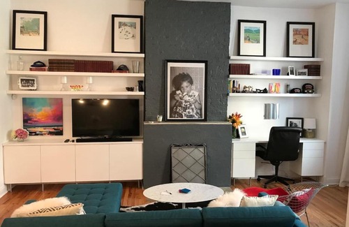 Old Town Triangle Apartamento | Walk to Lincoln Park, North Avenue Beach, and Second City! Lovely Old Town Charm! condo