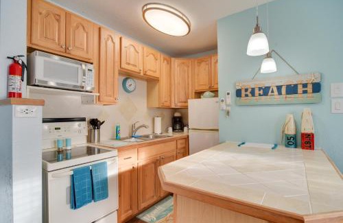 Madeira Beach Apartamento | Walk to Madeira Beach Family Resort Condo