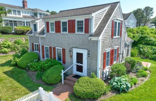 Chatham Casa | Walk to Main St and Oyster Pond in Chatham