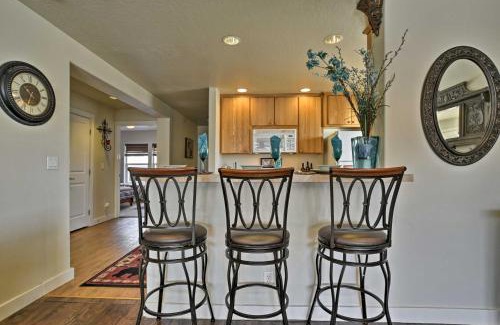 Ennis Casa | Walk to Main St! Ennis Townhome with Balcony