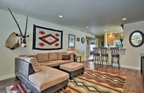 Ennis Casa | Walk to Main St! Ennis Townhome with Balcony