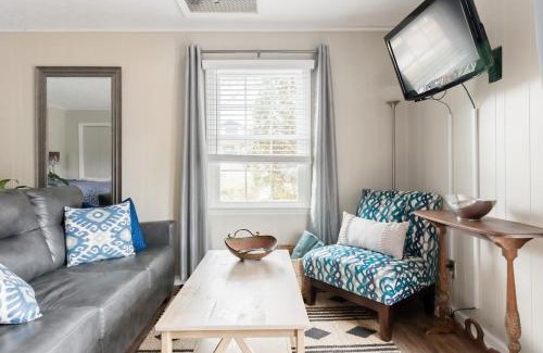 Hendersonville Apartamento | Walk to Main Street HVL & Trail - Cozy Studio Retreat