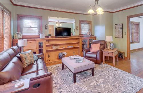 Roswell Casa | Walk to Main Street Charming Roswell Home!