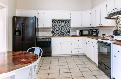 Canon City Casa | Walk to Main Street and Train · Charming Family Home · Hot Tub