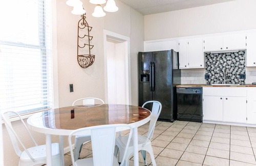 Canon City Casa | Walk to Main Street and Train · Charming Family Home · Hot Tub