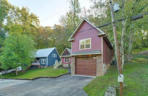 Smithville Casa | Walk to Marina Center Hill Lake Home with Hot Tub