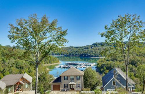 Smithville Casa | Walk to Marina Center Hill Lake Home with Hot Tub