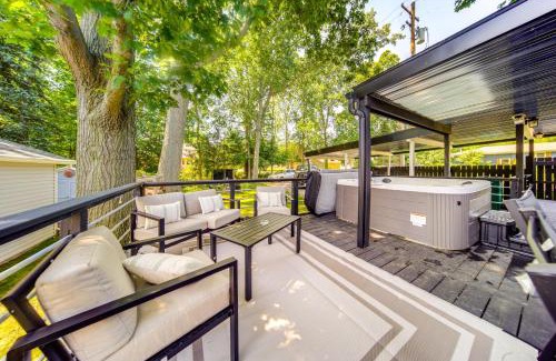 Mentor Casa | Walk to Marina Home with Hot Tub in Mentor!