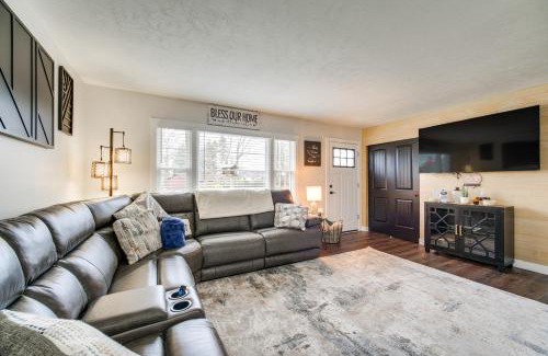 Mentor Casa | Walk to Marina Home with Hot Tub in Mentor!