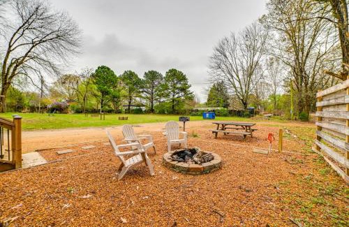 Springville Casa | Walk to Marina Springville Cabin with Fire Pit!