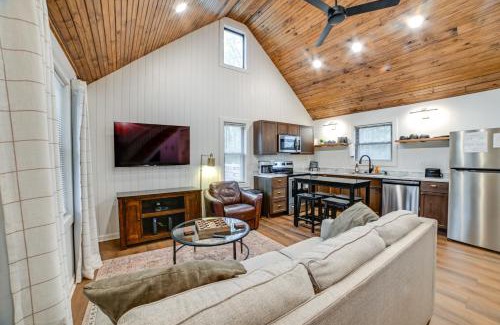 Springville Casa | Walk to Marina Springville Cabin with Fire Pit!