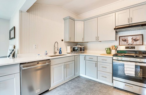 McDonough Casa | Walk to McDonough Square: Family Home w/Fire Pit