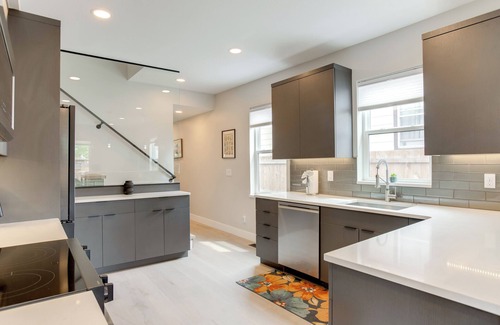Englewood Casa | Walk to Med Ctrs & Dtwn Englewood: Modern Home
