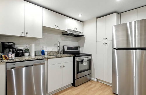 Northwest Apartamento | Walk to METRO - Quiet 1BR w/Sauna, Rock Creek Park