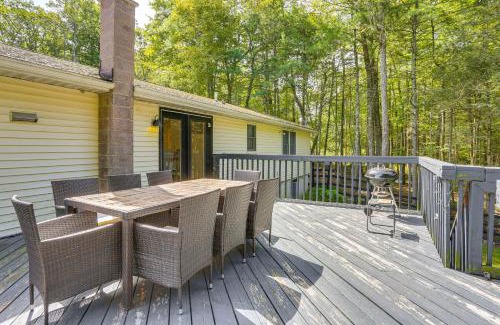Town of Lumberland Casa | Walk to Mohican Lake Catskills Getaway with Dock!