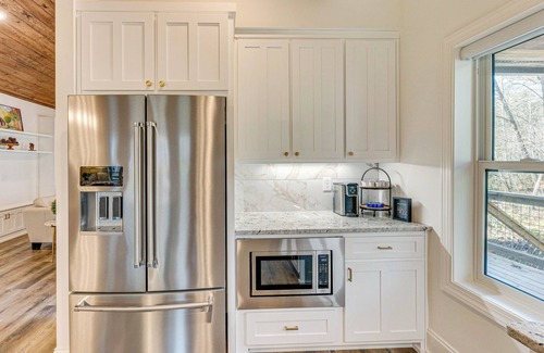 Hayesville Cabaña | Walk to Nantahala Forest: Mtn-view Creekside Haven