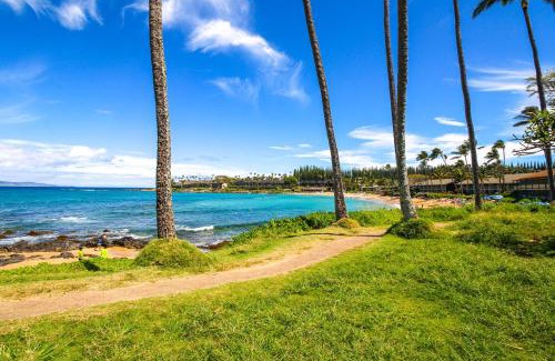 Napili Apartamento | Walk to Napili Bay Beach! Mtn-View Lahaina Condo