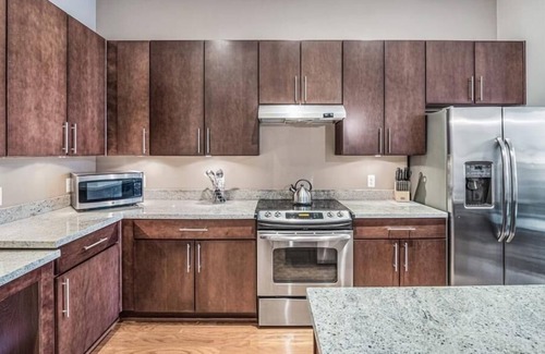 George Washington University Apartamento | Walk to National Mall | Rooftop Grilling & Lounge | nr DuPot Circle