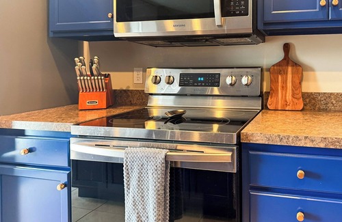 Roseland Casa | Walk to ND/SMC - Redesigned Condo Sleeps 10