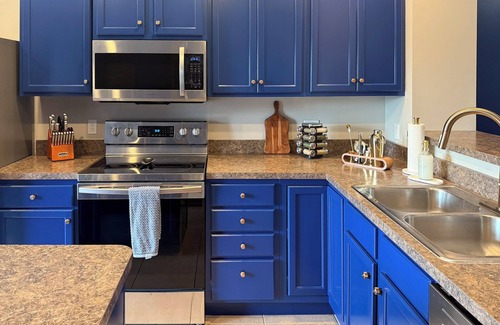 Roseland Casa | Walk to ND/SMC - Redesigned Condo Sleeps 10