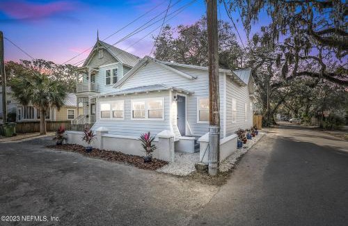 Lincolnville Casa | Walk to Nights of Lights & Trolley #11, EV Station