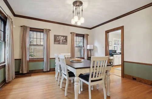 Harters Heights Casa | Walk to Notre Dame! Harter Heights Hideaway