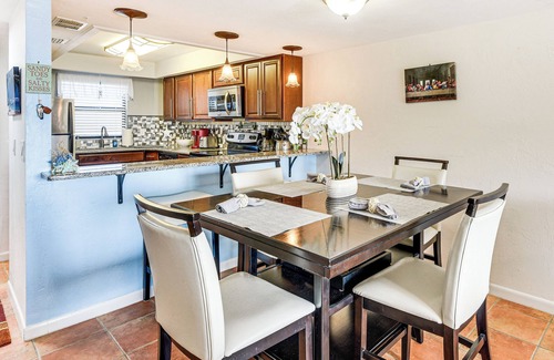Ocean View Halifax Estates Condominio | Walk to Ocean: Daytona Beach Shores Condo w/ Pool!