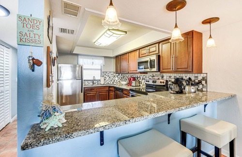 Ocean View Halifax Estates Condominio | Walk to Ocean: Daytona Beach Shores Condo w/ Pool!