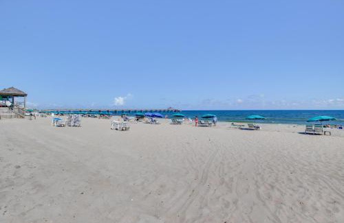 Deerfield Beach Casa | Walk to Ocean Chic Deerfield Beach Cottage!