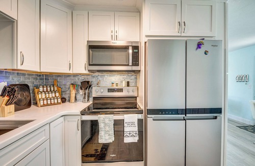 Ormond-by-the-Sea Casa | Walk to Ocean! Home w/ Large Yard in Ormond Beach