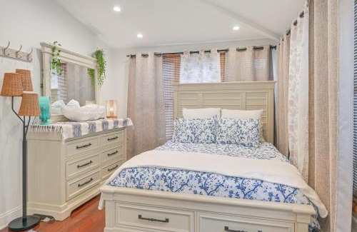 Long Beach Casa | Walk to Ocean Pet-Friendly Home in Long Beach!