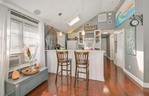 Long Beach Casa | Walk to Ocean Pet-Friendly Home in Long Beach!
